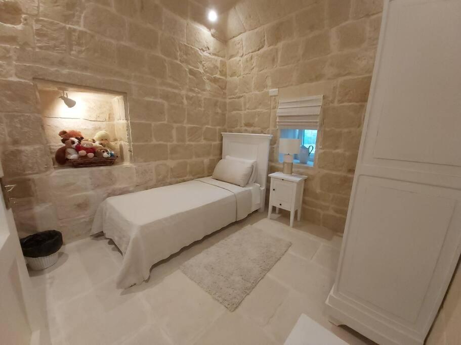 Farmhouse Villa With Large Pool And Garden In Gozo Għarb Exteriör bild