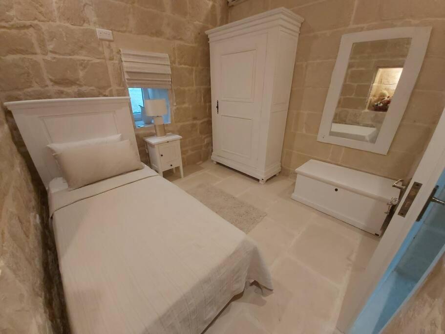 Farmhouse Villa With Large Pool And Garden In Gozo Għarb Exteriör bild
